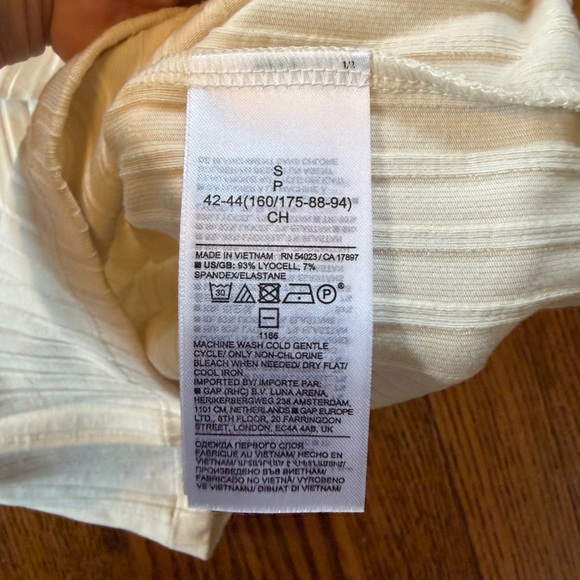 Banana Republic Off the Shoulder Ribbed Top in Ivory - Picture 5 of 6